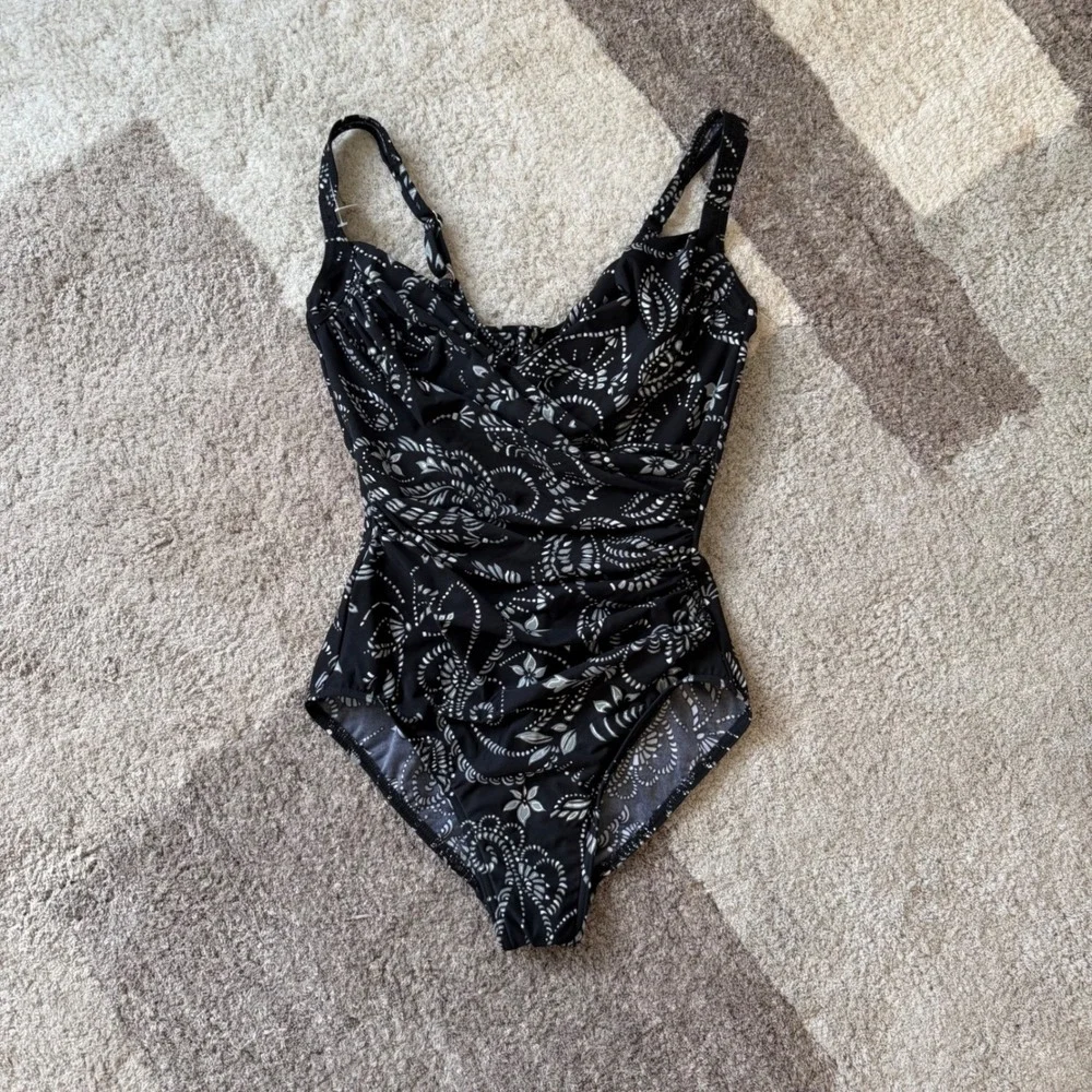 Miraclesuit Womens Black White Paisley Floral One Piece Swimsuit Ruching 10